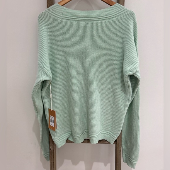 Cyrus Light Green V-Neck Women's Sweater Long Sleeve Soft Size Large NWT - Picture 5 of 7